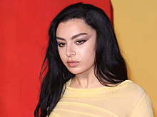 Charli XCX раскрыла полный список фитов, которые войдут в альбом ремиксов brat