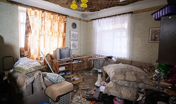 В поселке на севере Волгограда в одном из домов рухнул потолок