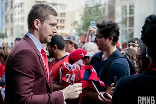 RMNB о появлении Кузнецова на автограф-сессии игроков «Вашингтона»: неожиданное имя