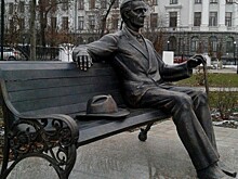 Скверу на Челюскинцев присвоили имя архитектора, создавшего 9-ю гимназию и УПИ