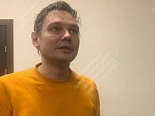 Солист группы «Щенки» получил повестку в военкомат после выступления в одном носке