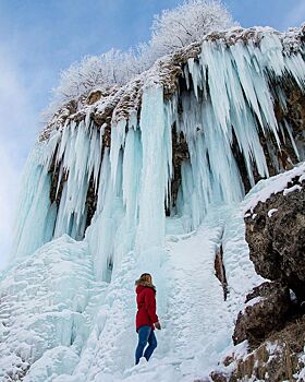 Обледеневший водопад восхитил своей красотой туристов в Кабардино – Балкарии