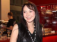 Обгоревшая Хлебникова собралась подняться на сцену в паре с молодым жеребцом