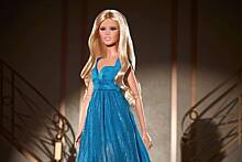 Созданную по внешности Клаудии Шиффер куклу Barbie высмеяли в сети