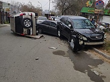 Внедорожник завалился набок в массовом ДТП во Владивостоке