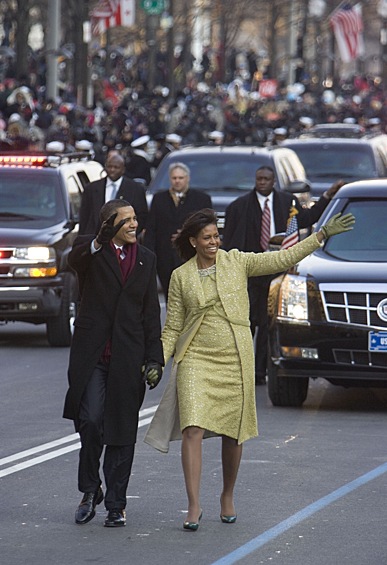 Наряд Мишель Обамы на инаугурации супруга в 2008 году состоял из платья от американского дизайнера Isabel Toledo и пальто от Isabel Toledo.
