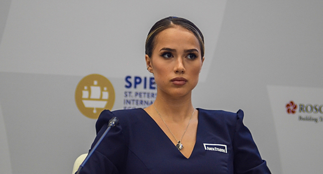 Алина Загитова посетила вручение спортивно-деловой премии в рамках ПМЭФ