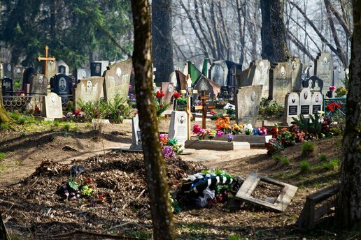 На калининградских кладбищах станет светлее