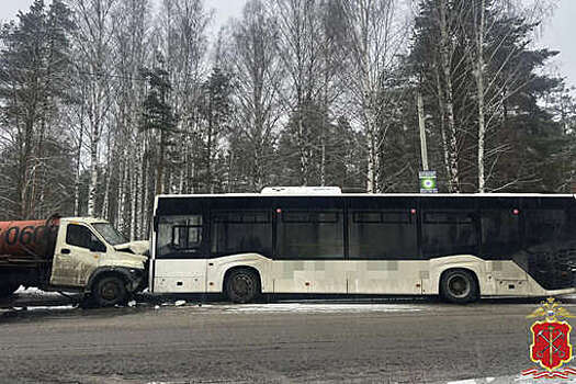 СК возбудил дело после аварии с пассажирским автобусом в Ленинградской области