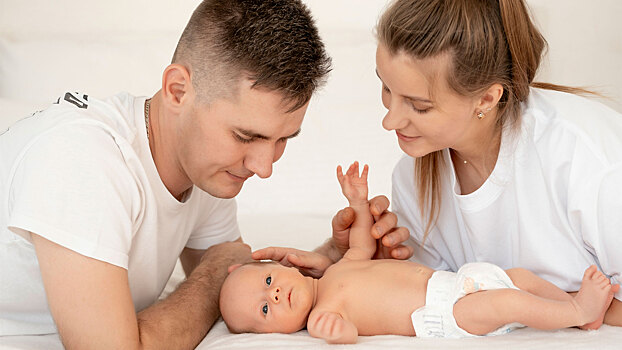 «Теперь нас трое»: как сохранить любовь после рождения ребёнка