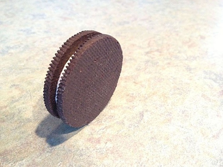 Печенье рисунком внутрь.