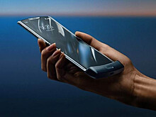 Российская цена смартфона-раскладушки Motorola RAZR 5G утекла в сеть до релиза