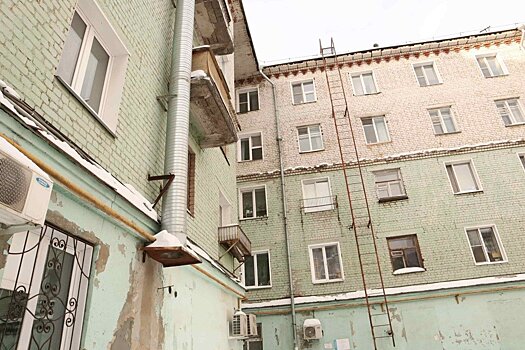 В кировской пятиэтажке в любой момент может рухнуть потолок