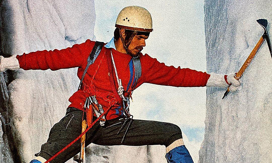 Ровно 40 лет назад итальянский альпинист Райнхольд Месснер первым в истории в одиночку взошёл на Эверест без кислородного баллона. Восхождение совпало с сезоном муссонов, но даже это не остановило экстремала.