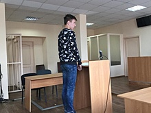 В Челябинске прошёл суд над студентом, задержанным во время акции «Он нам не царь»