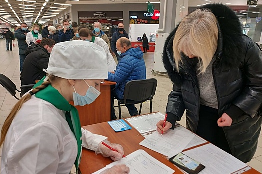 Торговые центры столицы Урала превращаются в пункты вакцинации