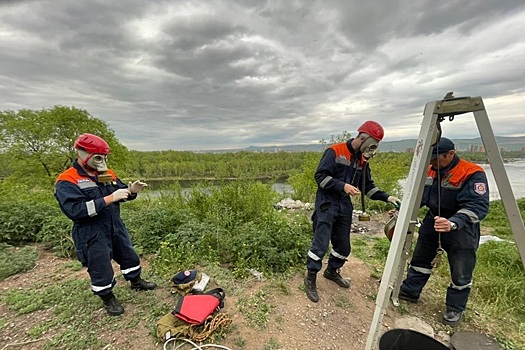 Россиянин провалился в коллектор и просидел там три дня