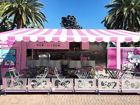 Первое в США кафе Hello Kitty стало хитом
