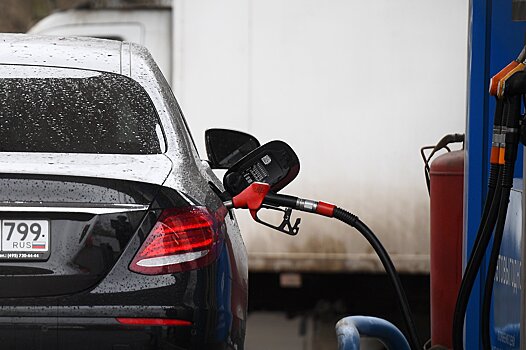 Росстат: За неделю средние цены на бензин выросли на 12 копеек