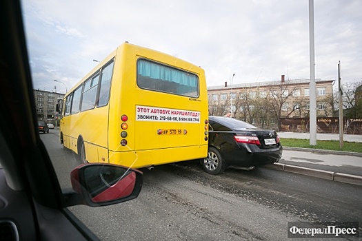 В Новосибирске автобус насмерть сбил женщину