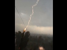 В Волгограде молния разрушила стену возле «Красных казарм»: видео