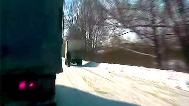 Автомобилист два раза за несколько секунд чудом избежал аварии