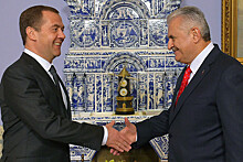 Медведев обсудил с премьером Турции "Турецкий поток"