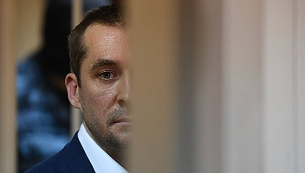 Суд признал законным арест банковских ячеек знакомой полковника Захарченко