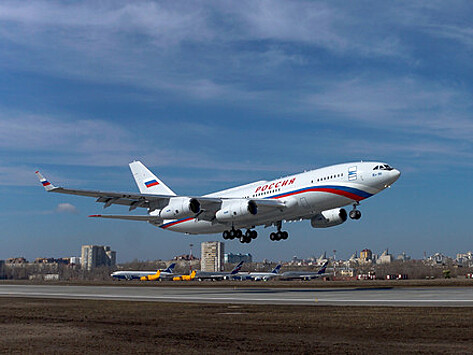 Новый самолет Ил-96-300 совершил первый испытательный полет