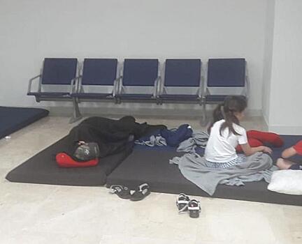 Молодоженов из Краснодара уже третий день держат взаперти в мексиканском аэропорту