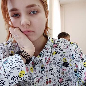 Беременная от четвероклассника школьница стала звездой социальной сети