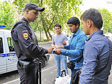 Постовые задерживают и пьяных, и мошенников