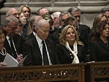 Выяснилось, что Байден увез из Белого дома лишь два подарка