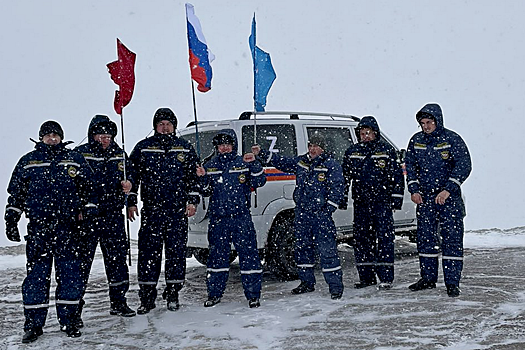 На горные вершины Крыма подняли флаги в честь 8-летия воссоединения с РФ