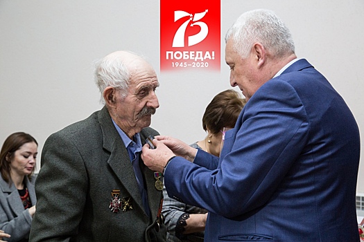 Ветеранам Анапы продолжают вручать медали к 75-летию Победы