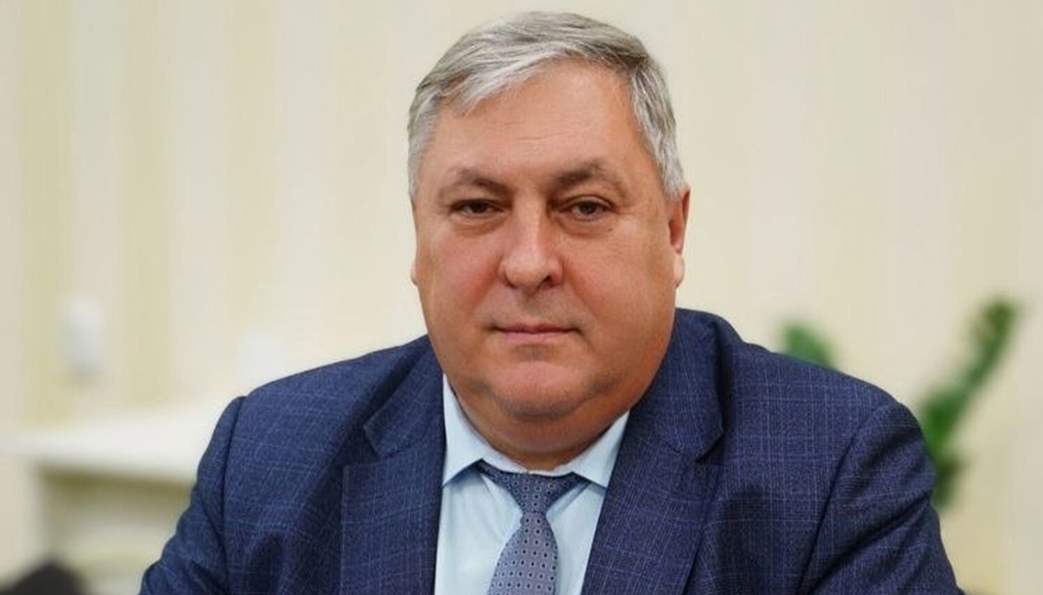 Грубо уволенный Федорищевым самарский чиновник остается в больнице