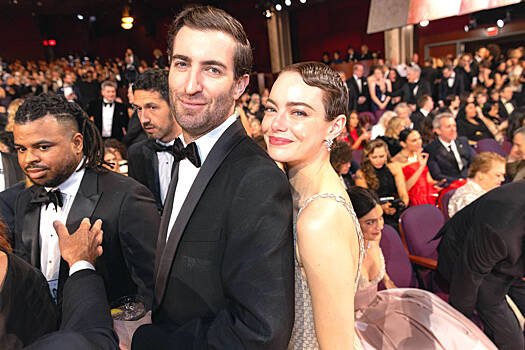 Инсайдер: карьерный успех Эммы Стоун «ударил» по ее браку с Дэйвом Маккэри