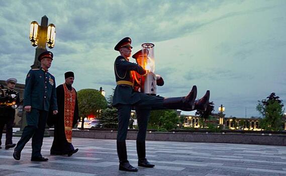 Частица Вечного огня с курского мемориала доставлена в Главный храм Вооружённых Сил России
