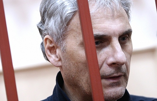 Суд оставил под арестом экс-главу Сахалина Хорошавина