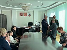 Глава Орска вручил родным погибших бойцов награды