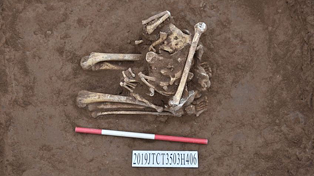 В Китае найден обезглавленный скелет на коленях