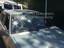 Пьяный красноярец разбил трубой мешавшие ему машины