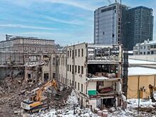 Бизнес-центр в центре Москвы демонтируют с помощью роботов