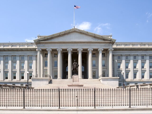 Власти США негласно убеждают американские банки сотрудничать с компаниями из РФ — СМИ