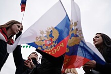 Сбер поздравил россиян с Днем России, воссоздав с помощью нейросети национальные костюмы