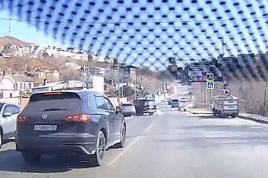 В Приморье на видео попало ДТП с Lexus, в котором пострадал годовалый ребенок