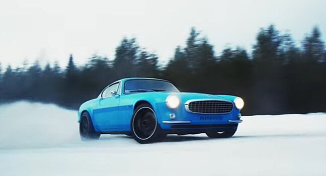 Классический Volvo P1800 демонстрирует возможности на снегу — видео