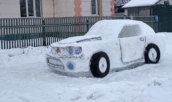 Под Воронежем слепили из снега спорткар Chevrolet Camaro в натуральную величину