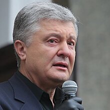 Украинский националист обматерил возвращающегося с Галапагосов Порошенко