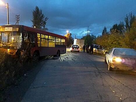Два человека пострадали в ДТП с пассажирским автобусом в Красноярске